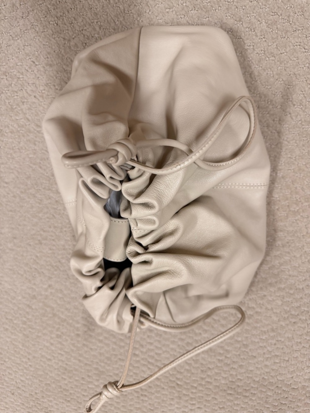 Topshop Cream Ruched Drawstring Wristlet - Picture 2 of 4